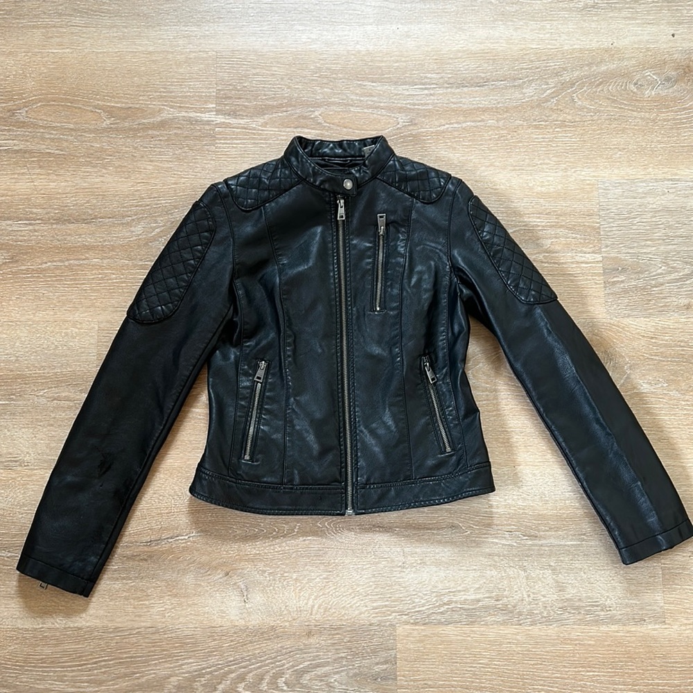 Black leather Levi Jacket (MAKE ANY OFFER)